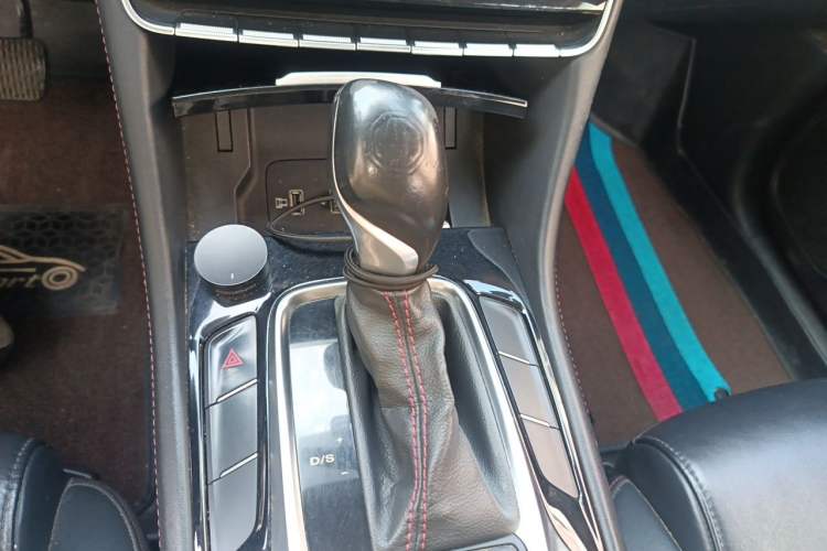 Used MG HS 2019 20T Automatic Two-Wheel Drive Luxury Edition China VI Standard Gear Lever
