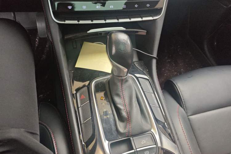Used MG HS 2019 20T Automatic Two-Wheel Drive Luxury Edition China VI Standard Gear Lever