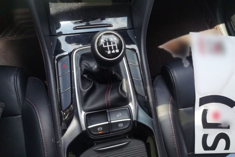 Used MG HS 2019 20T Manual Two-Wheel Drive Luxury Edition China VI Standard Gear Lever