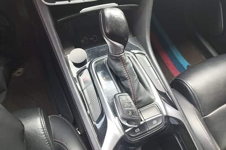 Used MG HS 2019 20T Automatic Two-Wheel Drive Luxury Edition China VI Standard Gear Lever