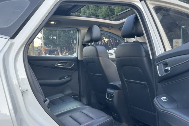 Used MG HS 2019 20T Manual Two-Wheel Drive Luxury Edition China VI Standard Interior 10