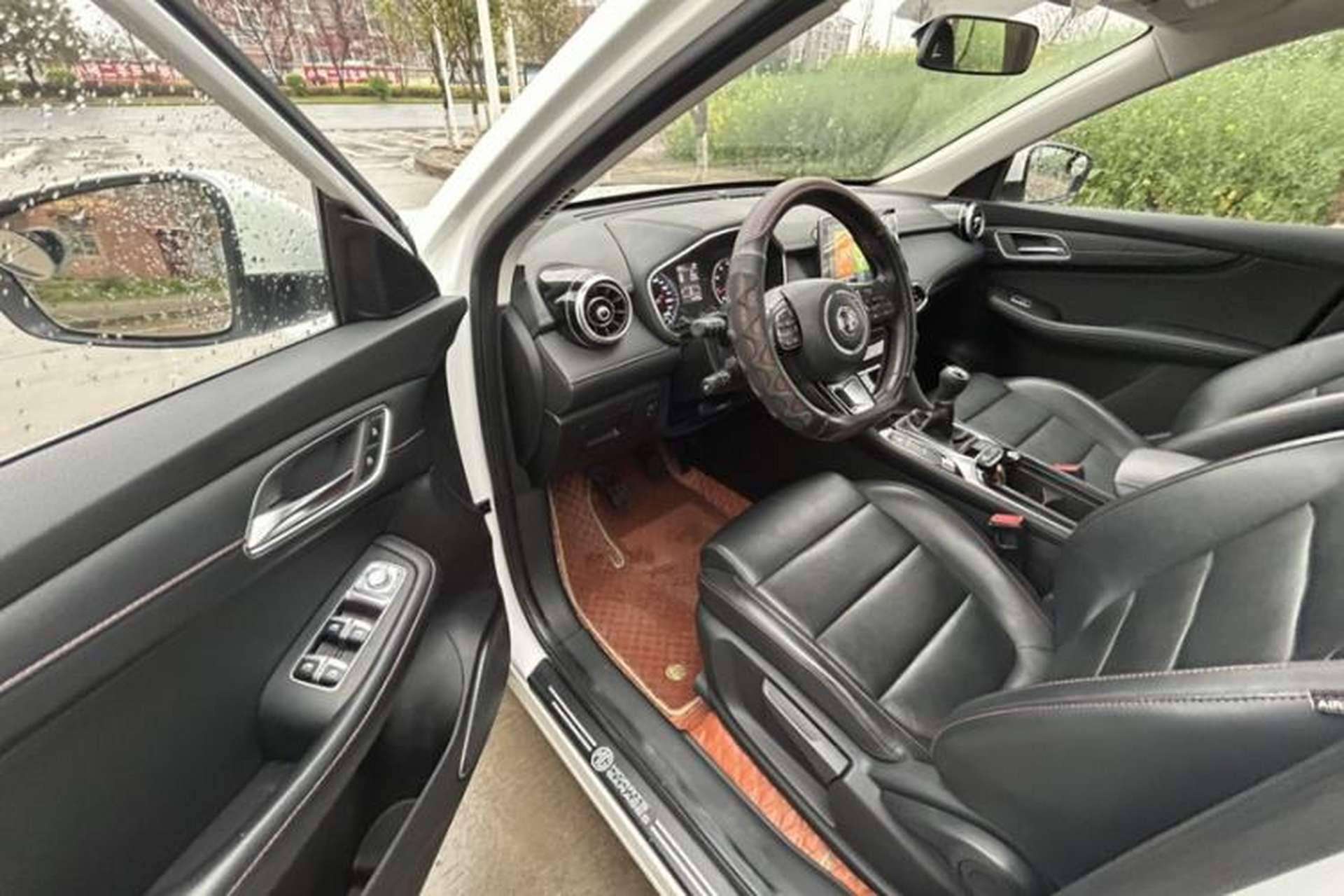 Used MG HS 2019 20T Manual Two-Wheel Drive Luxury Edition China VI Standard Interior 2