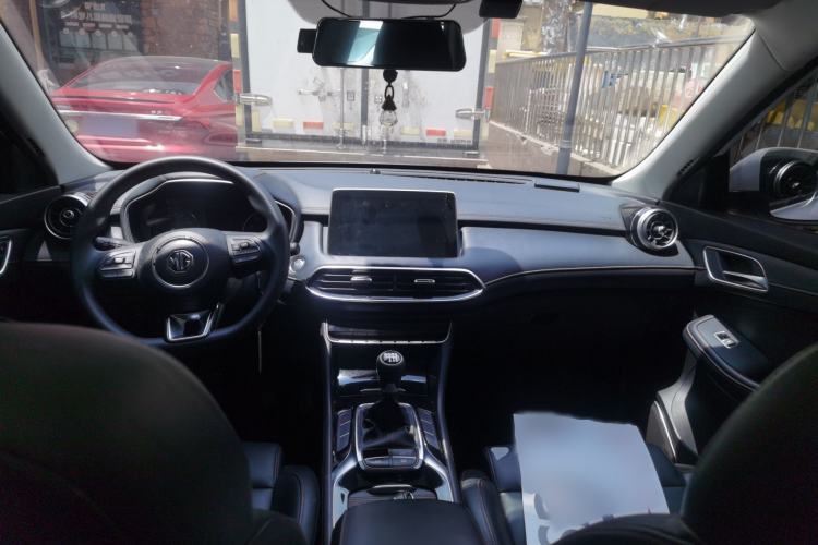 Used MG HS 2019 20T Manual Two-Wheel Drive Luxury Edition China VI Standard Interior 2
