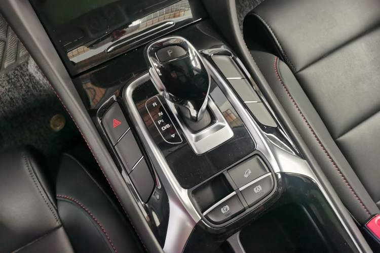 Used MG HS 2019 20T Automatic Two-Wheel Drive Luxury Edition China VI Standard Interior 3