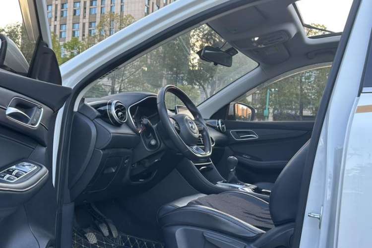 Used MG HS 2019 20T Manual Two-Wheel Drive Luxury Edition China VI Standard Interior 4