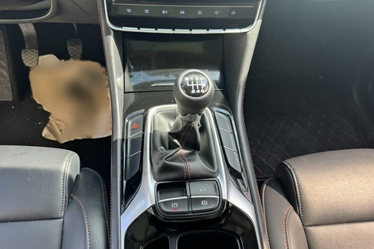 Used MG HS 2019 20T Manual Two-Wheel Drive Luxury Edition China VI Standard Interior 4
