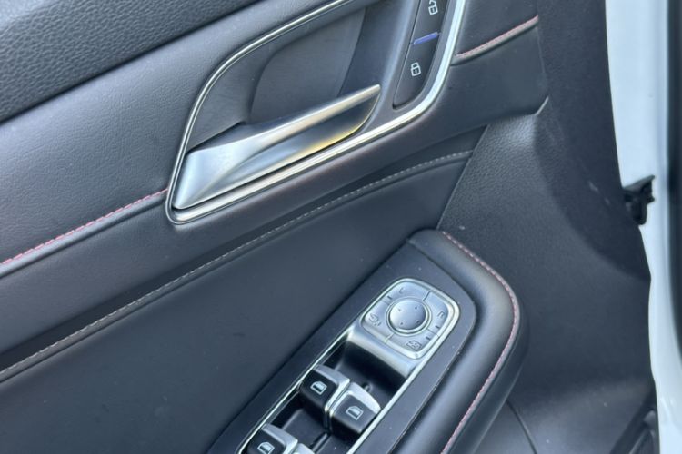 Used MG HS 2019 20T Manual Two-Wheel Drive Luxury Edition China VI Standard Interior 8