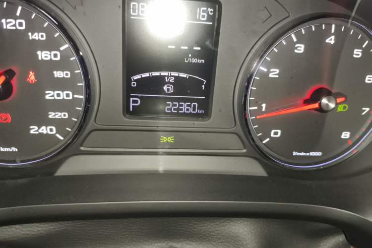 Used MG HS 2019 20T Automatic Two-Wheel Drive Luxury Edition China VI Standard Odometer Close Up