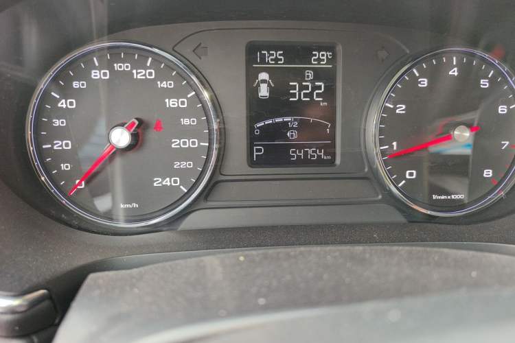 Used MG HS 2019 20T Automatic Two-Wheel Drive Luxury Edition China VI Standard Odometer Close Up