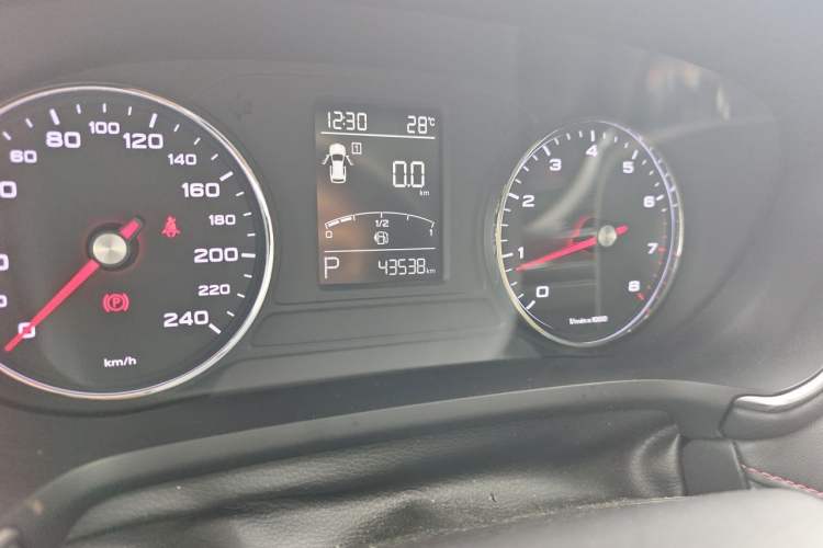 Used MG HS 2019 20T Automatic Two-Wheel Drive Luxury Edition China VI Standard Odometer Close Up
