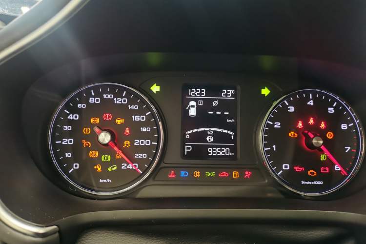 Used MG HS 2019 20T Automatic Two-Wheel Drive Luxury Edition China VI Standard Odometer Close Up