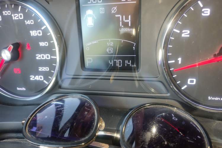 Used MG HS 2019 20T Automatic Two-Wheel Drive Luxury Edition China VI Standard Odometer Close Up