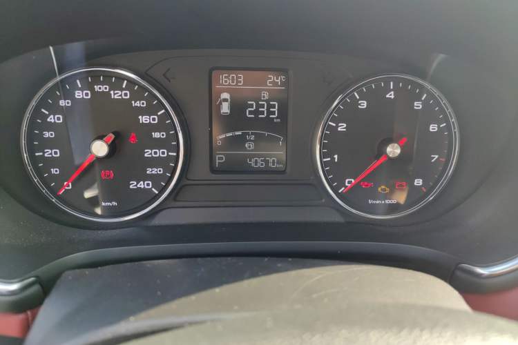 Used MG HS 2019 20T Automatic Two-Wheel Drive Trophy Super Sport Version China VI Standard Odometer Close Up