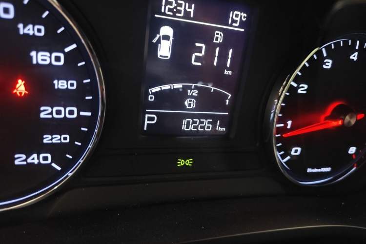 Used MG HS 2019 20T Automatic Two-Wheel Drive Luxury Edition China VI Standard Odometer Close Up