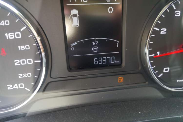 Used MG HS 2019 20T Manual Two-Wheel Drive Luxury Edition China VI Standard Odometer Close Up
