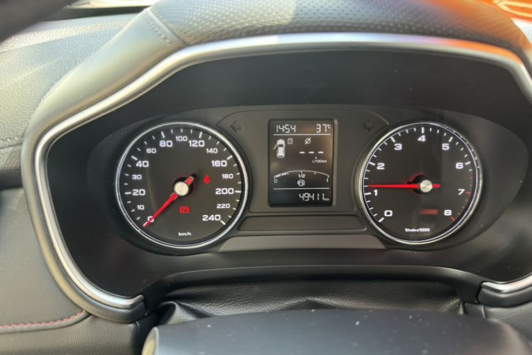 Used MG HS 2019 20T Manual Two-Wheel Drive Luxury Edition China VI Standard Odometer Close Up