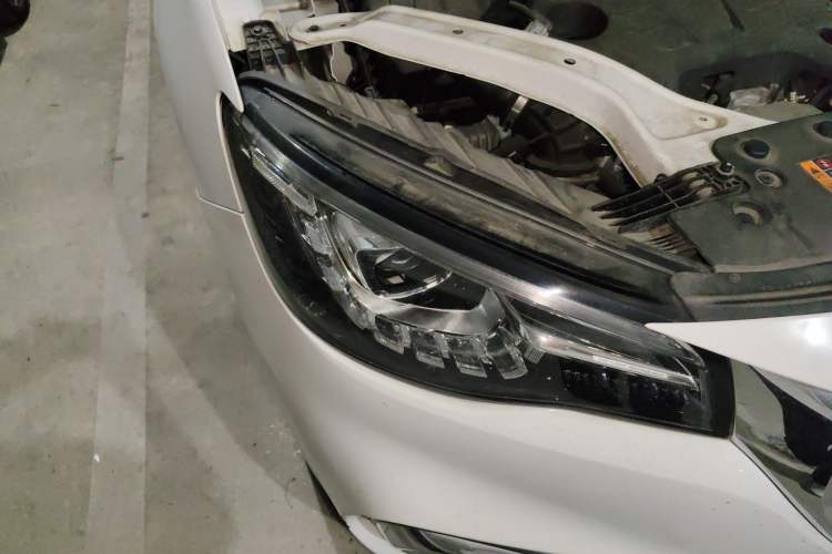 Used MG HS 2019 20T Automatic Two-Wheel Drive Trophy Super Sport Version China VI Standard Right Front Headlight