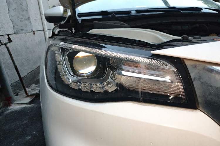 Used MG HS 2019 20T Automatic Two-Wheel Drive Luxury Edition China VI Standard Right Front Headlight