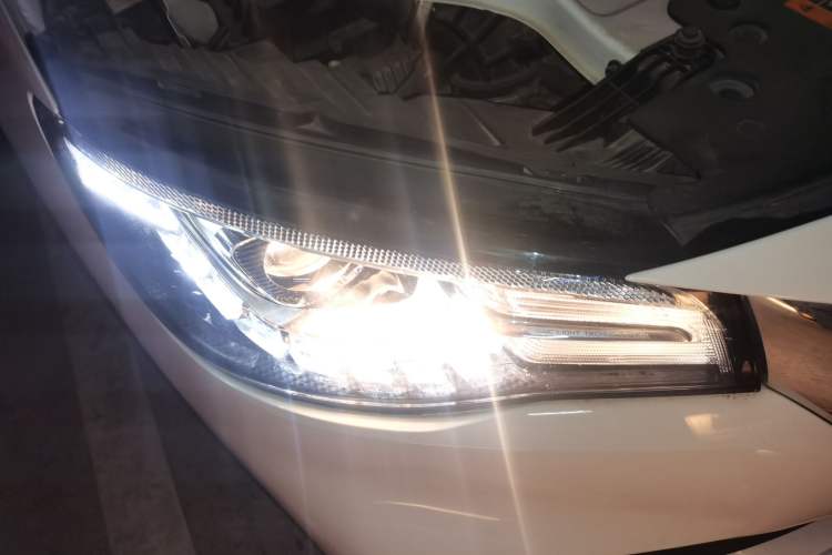 Used MG HS 2019 20T Automatic Two-Wheel Drive Luxury Edition China VI Standard Right Front Headlight