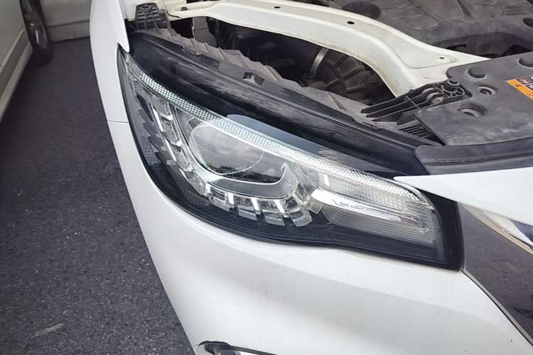 Used MG HS 2019 20T Automatic Two-Wheel Drive Luxury Edition China VI Standard Right Front Headlight