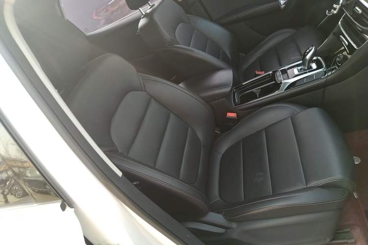 Used MG HS 2019 20T Automatic Two-Wheel Drive Luxury Edition China VI Standard Right Front Seat