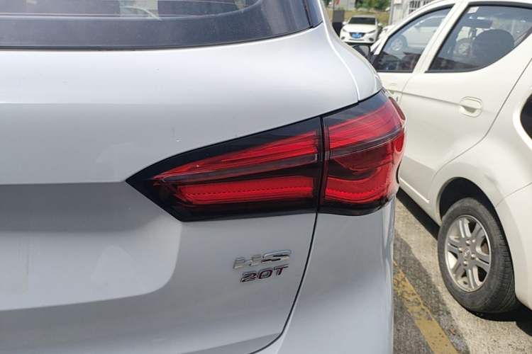 Used MG HS 2019 20T Automatic Two-Wheel Drive Trophy Super Sport Version China VI Standard Right Rear Taillight