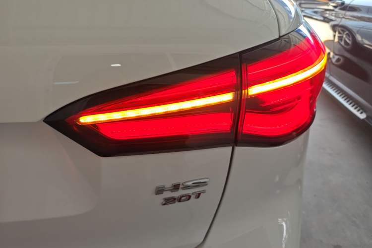 Used MG HS 2019 20T Automatic Two-Wheel Drive Trophy Super Sport Version China VI Standard Right Rear Taillight