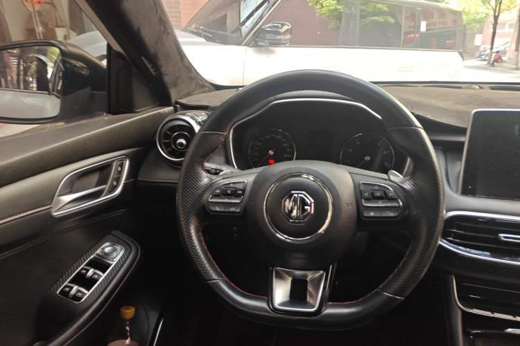 Used MG HS 2019 20T Automatic Two-Wheel Drive Luxury Edition China VI Standard Steering Wheel