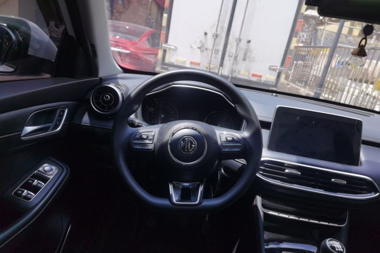 Used MG HS 2019 20T Manual Two-Wheel Drive Luxury Edition China VI Standard Steering Wheel
