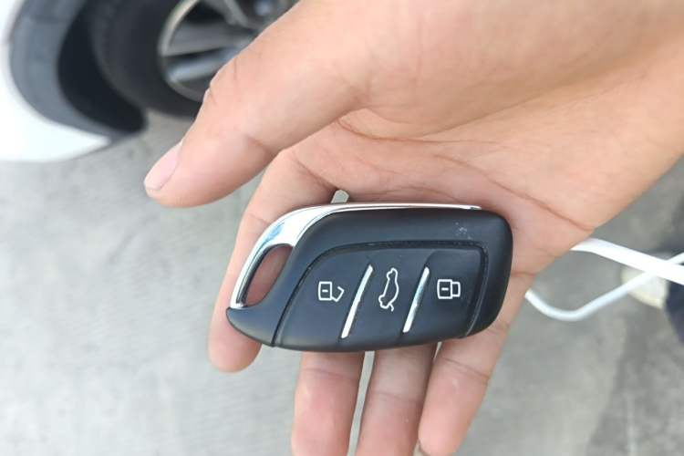 Used MG HS 2019 20T Automatic Two-Wheel Drive Luxury Edition China VI Standard Vehicle Key