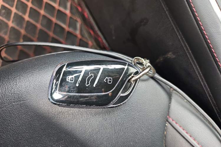 Used MG HS 2019 20T Automatic Two-Wheel Drive Trophy Super Sport Version China VI Standard Vehicle Key