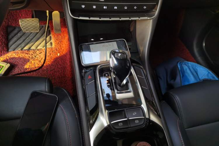 Used MG HS 2020 20T Automatic Two-Wheel Drive Ultra-Luxury Version China VI Standard Gear Lever
