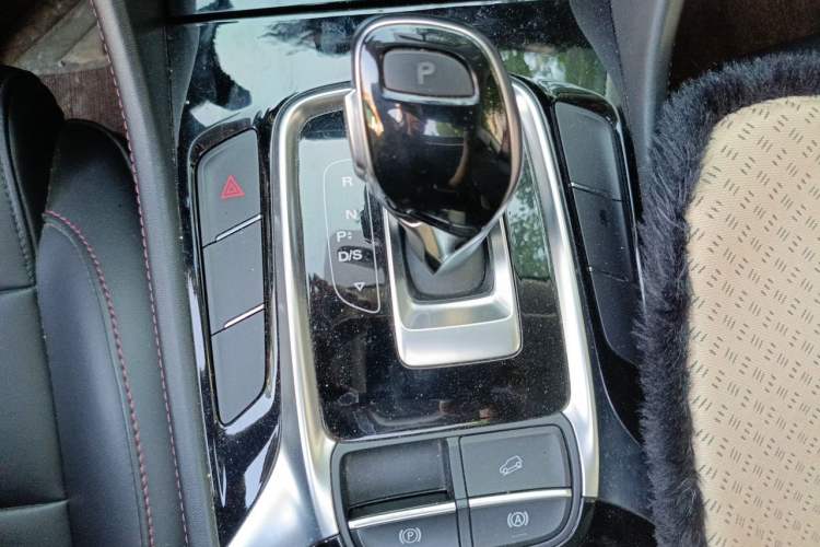 Used MG HS 2020 20T Automatic Two-Wheel Drive Ultra-Luxury Version China VI Standard Gear Lever