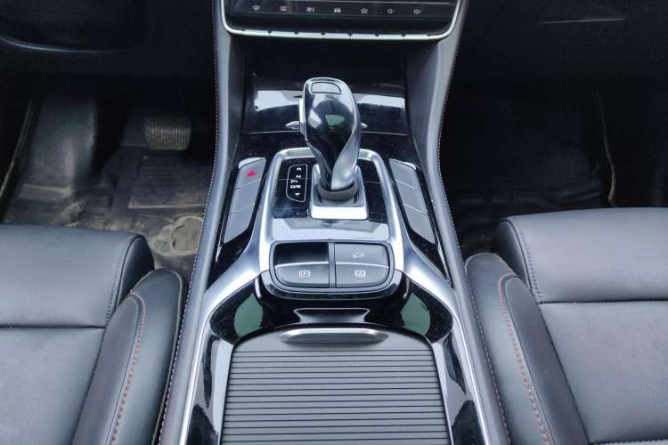 Used MG HS 2020 20T Automatic Two-Wheel Drive Ultra-Luxury Version China VI Standard Gear Lever