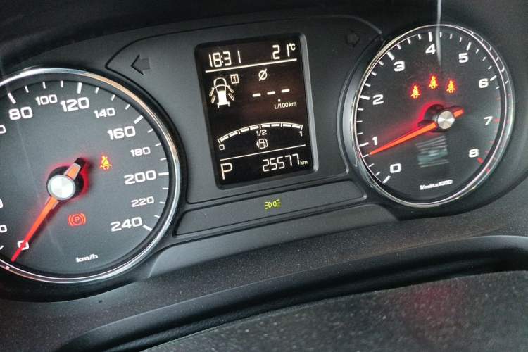 Used MG HS 2020 20T Automatic Two-Wheel Drive Ultra-Luxury Version China VI Standard Odometer Close Up