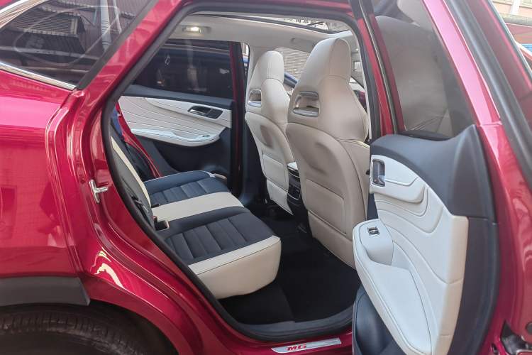 Used MG HS New Energy 2020 eHS 1.5T e-Trophy Interior 8