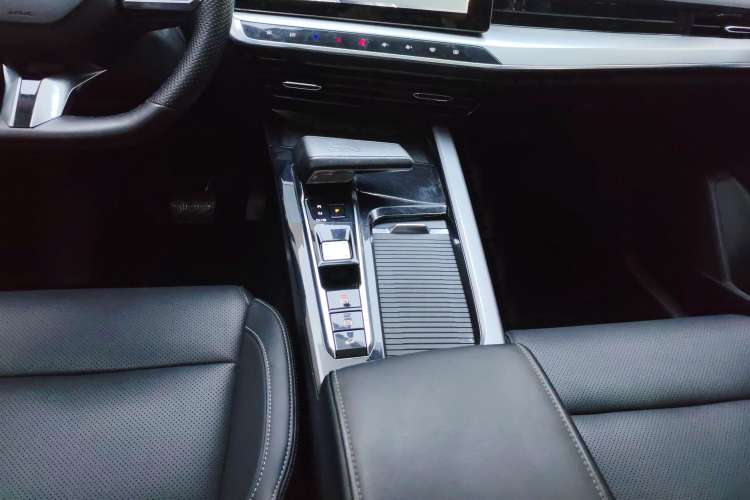 Used MG ONE 2022 β-Comfortable Living Series 1.5T Fully Satisfying Version 1078 Gear Lever