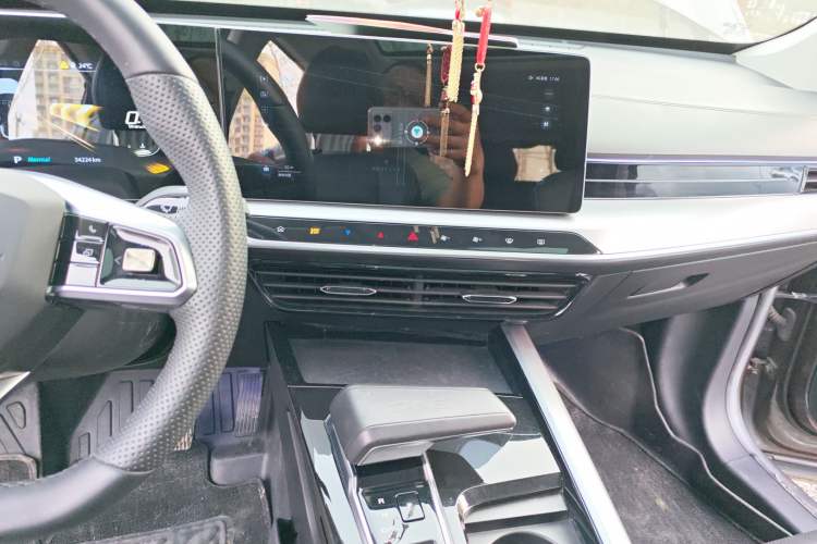 Used MG ONE 2023 1.5T Entry Version Audio And AC Panel