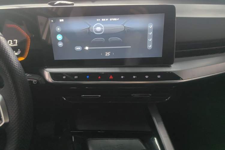 Used MG ONE 2023 1.5T Entry Version Audio And AC Panel