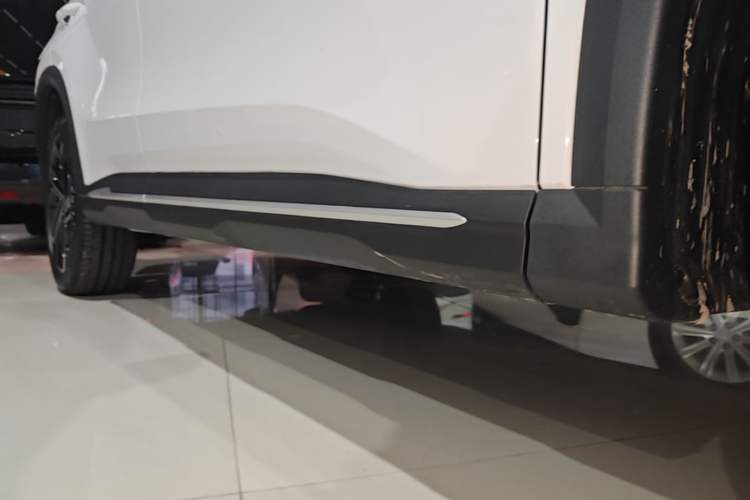 Used MG ONE 2023 1.5T Elegant Edition Right Side Sill