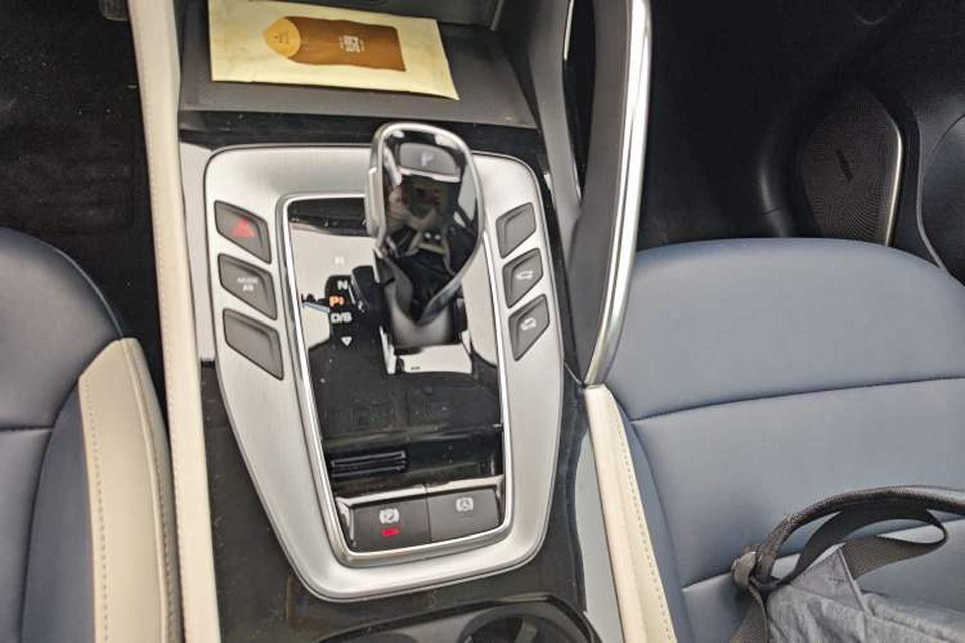 Used MG Pilot 2021 300TGI Automatic Two-Wheel Drive Trophy Prestige Edition Gear Lever