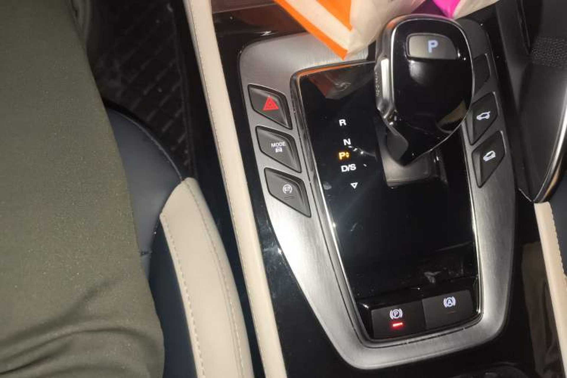 Used MG Pilot 2021 400TGI Automatic Two-Wheel Drive Trophy Flagship Edition Gear Lever