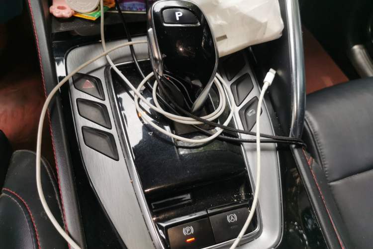 Used MG Pilot 2021 300TGI Automatic Two-Wheel Drive Fuel-Efficient Luxury Edition Gear Lever