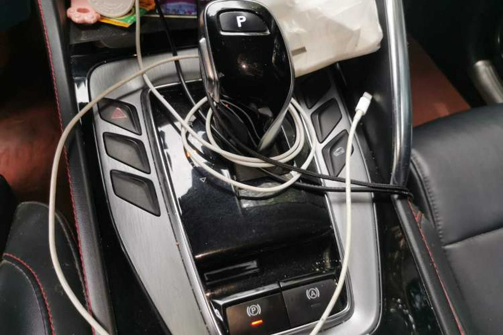 Used MG Pilot 2021 300TGI Automatic Two-Wheel Drive Fuel-Efficient Luxury Edition Gear Lever