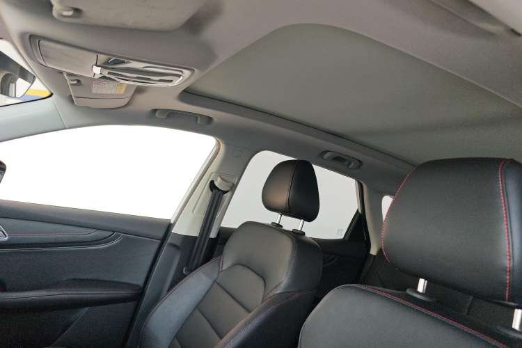Used MG Pilot 2021 300TGI Automatic Two-Wheel Drive Fuel-Efficient Luxury Edition Headliner