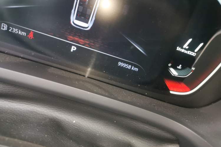Used MG Pilot 2021 300TGI Automatic Two-Wheel Drive Fuel-Efficient Luxury Edition Odometer Close Up