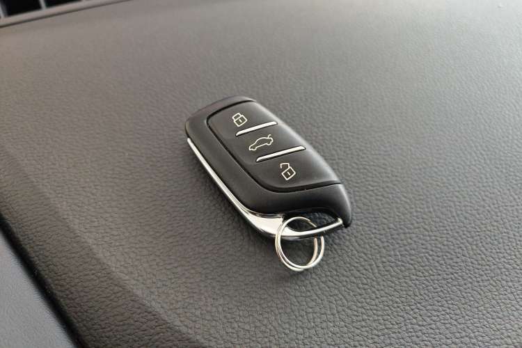 Used MG Pilot 2021 300TGI Automatic Two-Wheel Drive Fuel-Efficient Luxury Edition Vehicle Key