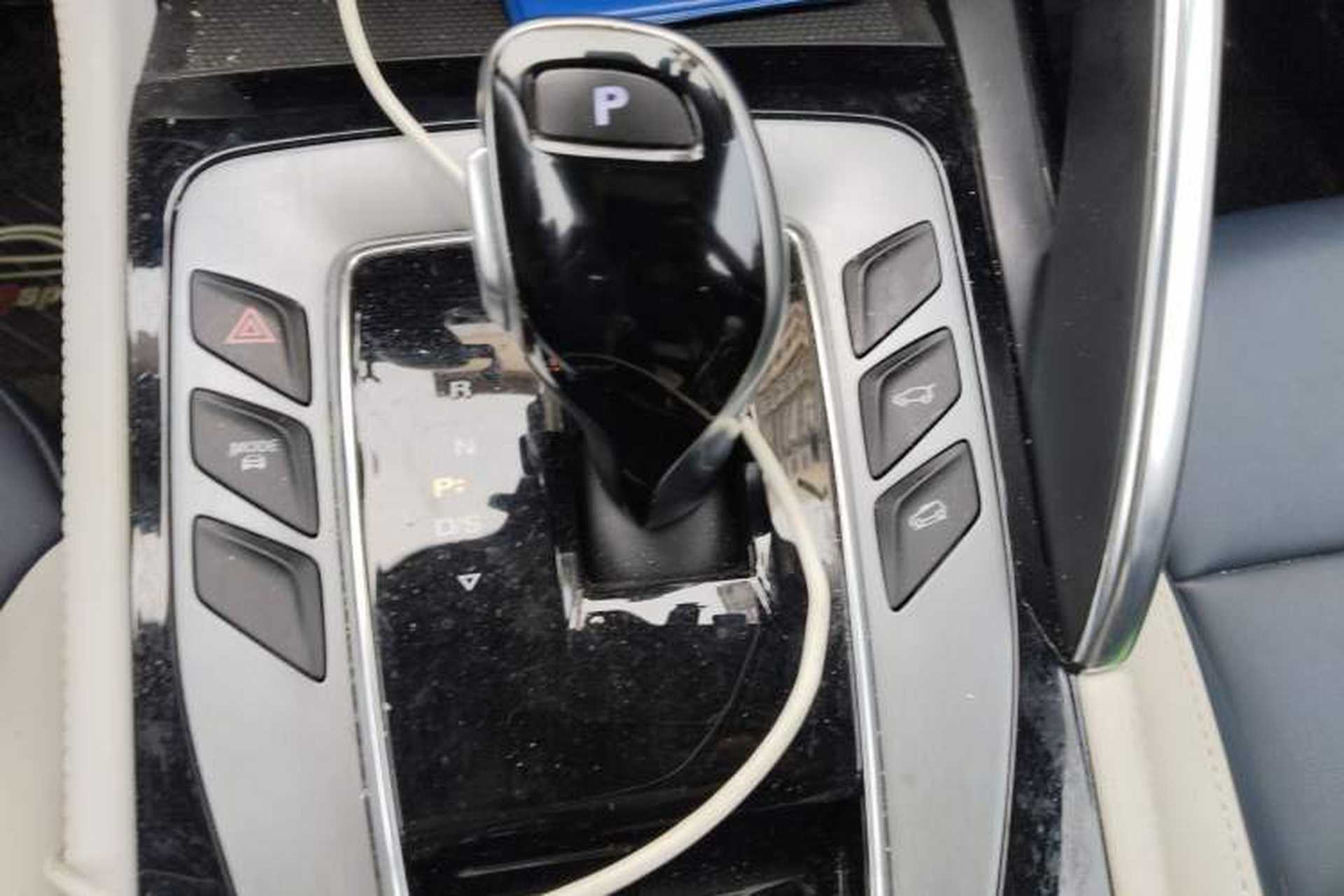 Used MG Pilot 2021 300TGI Automatic Two-Wheel Drive Trophy Deluxe Edition Gear Lever