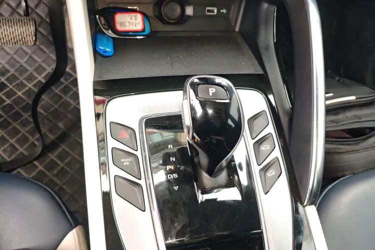 Used MG Pilot 2021 300TGI Automatic Two-Wheel Drive Trophy Prestige Edition Gear Lever
