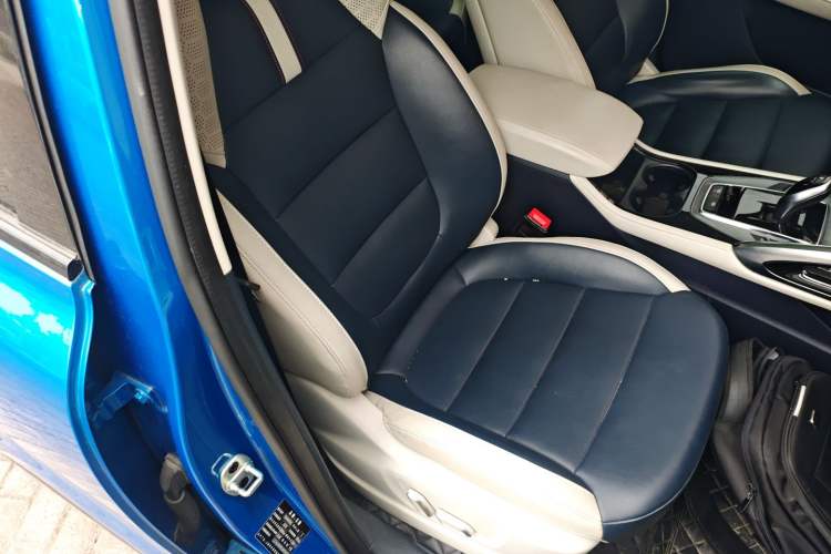 Used MG Pilot 2021 300TGI Automatic Two-Wheel Drive Trophy Prestige Edition Right Front Seat